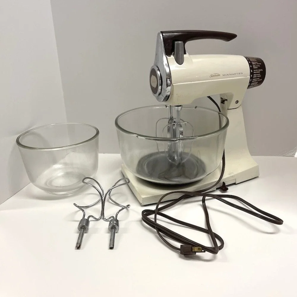 Vintage 1970s Sunbeam Mixmaster 12-Speed Stand Mixer With Beaters & Bowls Tested